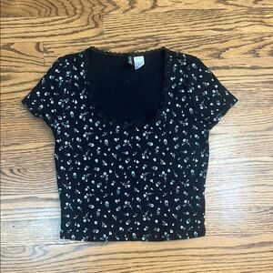 H&M Black and White Fitted Crop Blouse